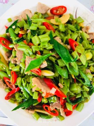 Stir-fried Pork with Water Spinach recipe