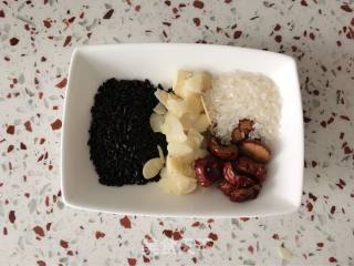 #trust之美#black Rice Apricot Slices and Red Date Paste recipe