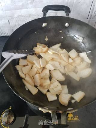 Stir-fried Bailing Mushrooms with Quail Eggs recipe