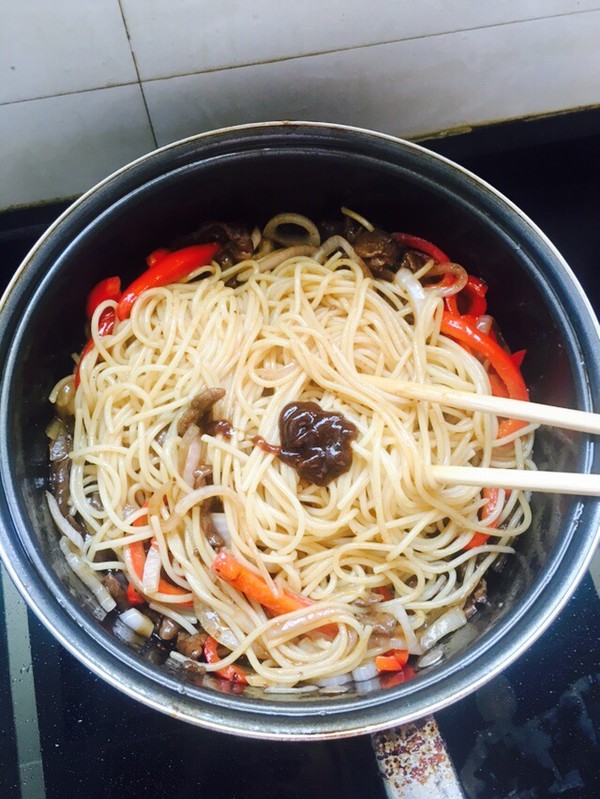 Stir-fried Pasta with Beef Tenderloin with Black Pepper recipe