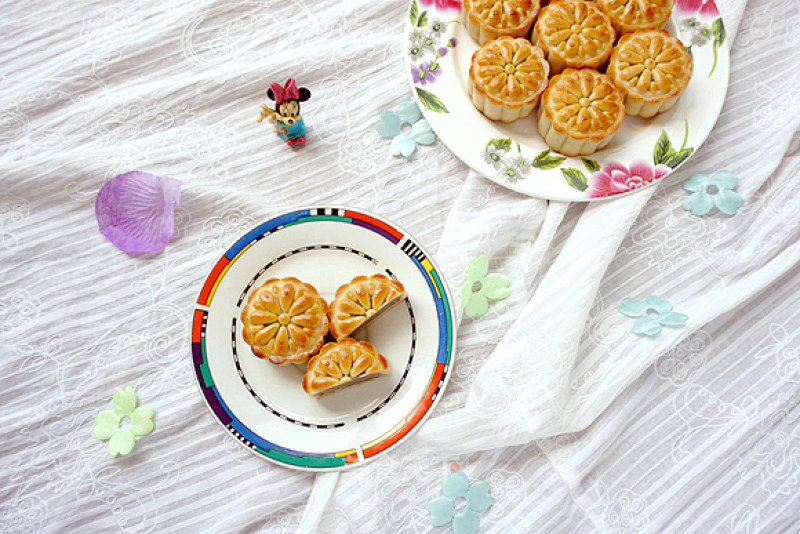 Creamy Chestnut Paste Mooncakes recipe