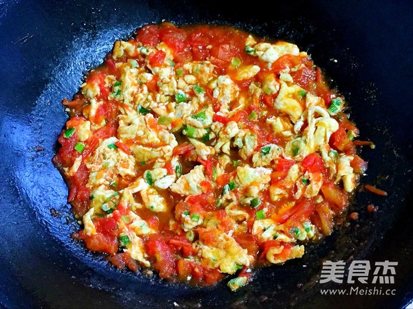 Tomato Scrambled Egg Noodles recipe