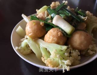 Stir-fried Cuttlefish Balls with Cauliflower recipe