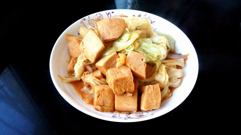 Stir-fried Cabbage with Frozen Tofu recipe
