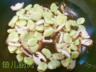 Fresh Squid, Shiitake Mushrooms and Green Broad Beans──private Dishes in Yuer's Kitchen recipe