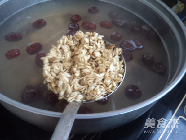 Oats, Red Dates and Lotus Seed Soup recipe