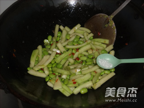 Stir-fried Edamame with Watermelon Peel recipe