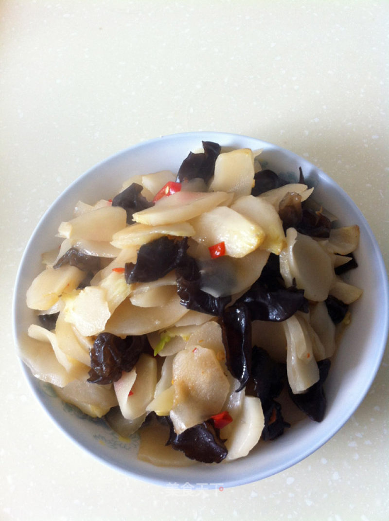 Stir-fried Fungus with Green Cabbage Heart recipe