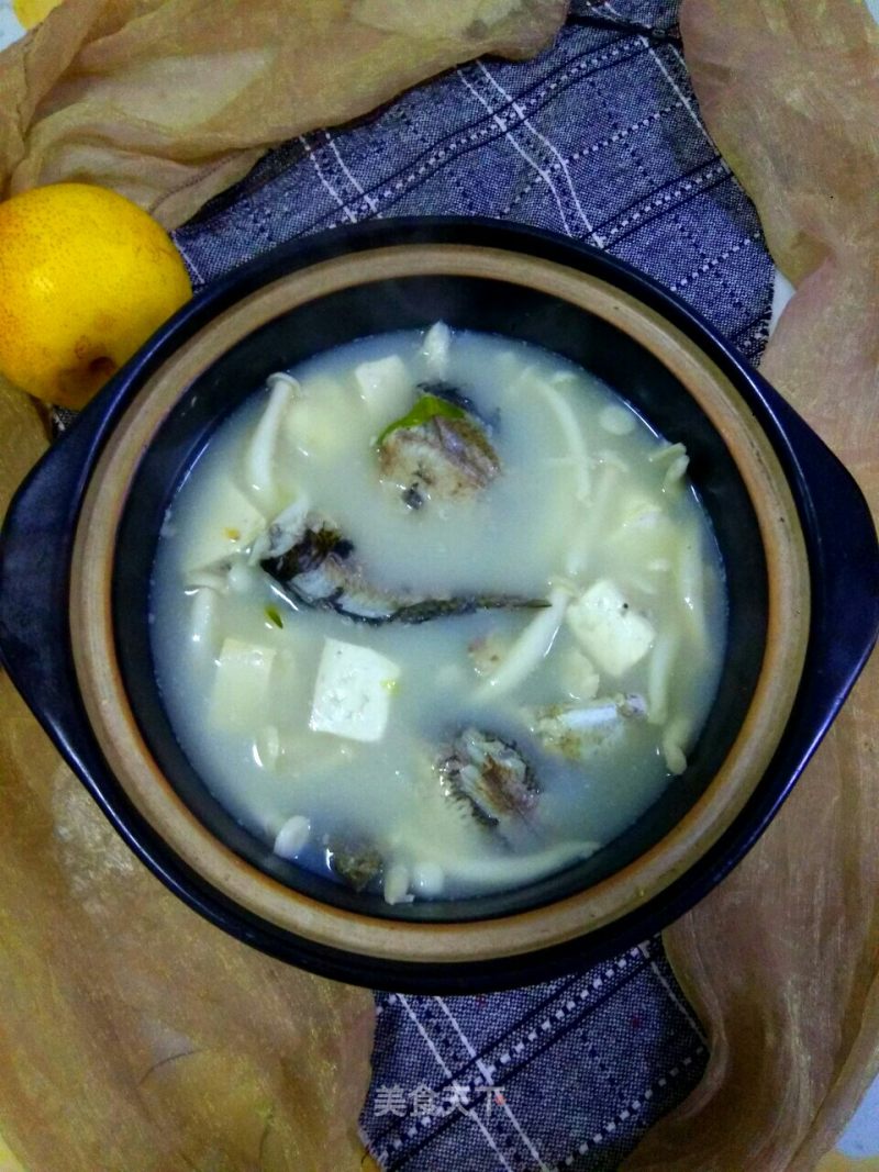 Braised Tofu with Carassius and Bailing Mushroom recipe