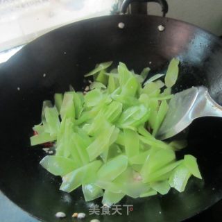 Lettuce Slices with Dried Chilli Minced Meat recipe