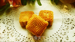 Cantonese-style Red Bean Paste Mooncakes recipe