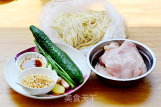 Cold Noodles Can Also be Eaten with Ice and Fire-hot and Sour Chicken Noodles recipe