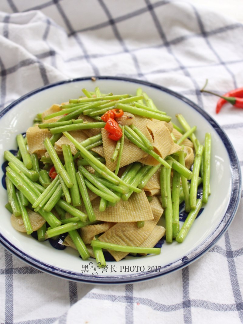 #春食野菜香# Stir-fried Baiye with Reed Artemisia recipe