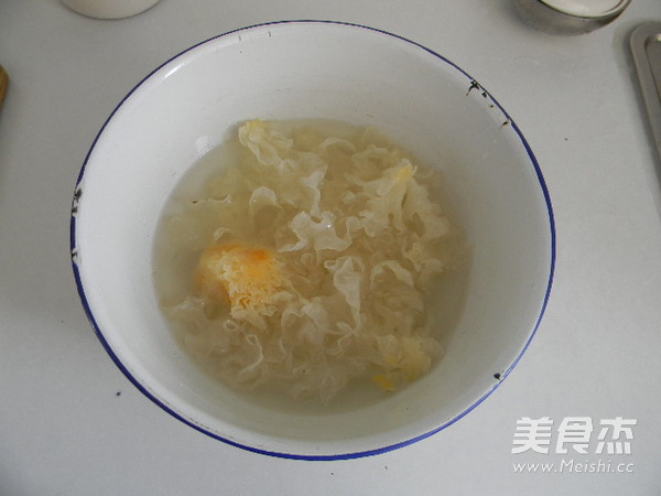 Tremella Lily and Red Date Soup recipe