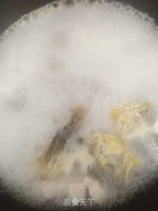 Yellow Croaker Tofu Soup recipe