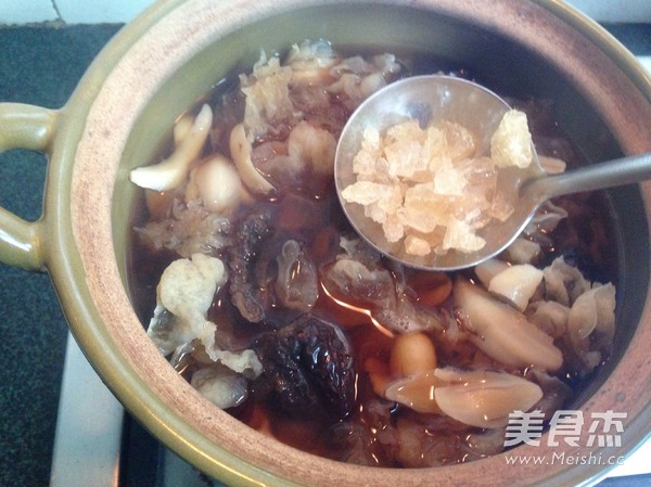 Lotus Seed, Lily, Red Date and White Fungus Soup recipe