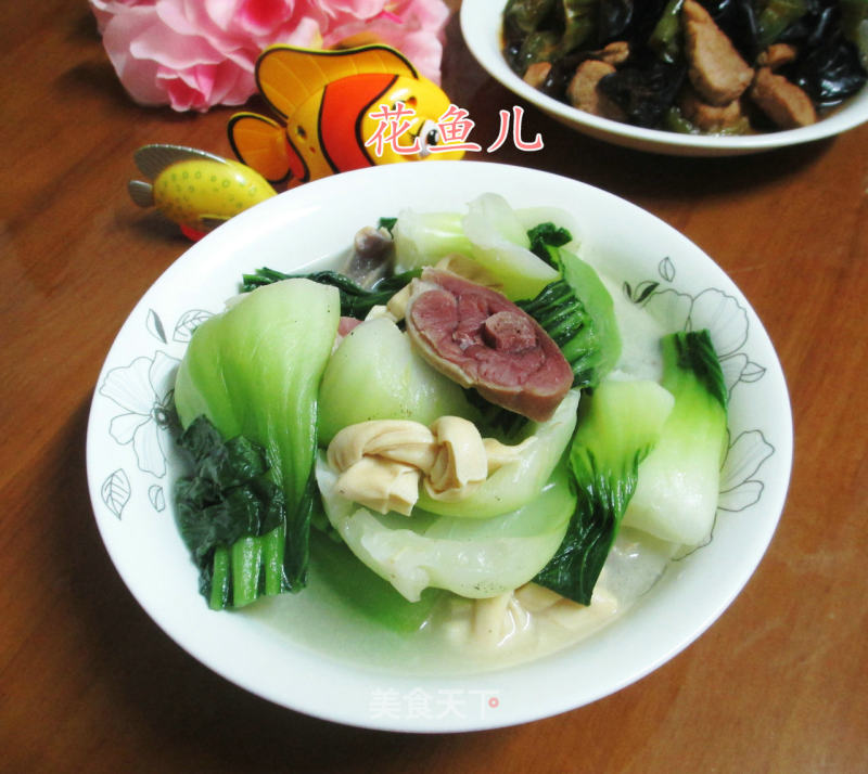 Thousands of Jiela Duck Legs with Boiled Vegetable