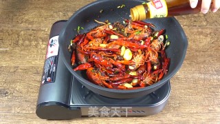 Four Seasons Dining Table | Signature Spicy Crayfish recipe