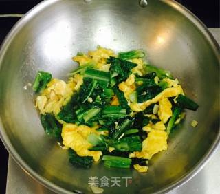 Scrambled Eggs with Lettuce Leaves recipe