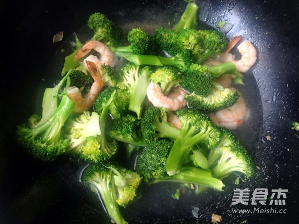 Stir-fried Shrimp with Broccoli recipe