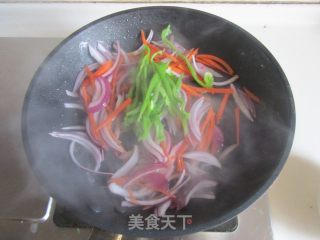 Stir-fried Udon Noodles with Black Pepper Beef recipe