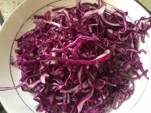 Purple Cabbage Mixed with Shredded Chicken recipe