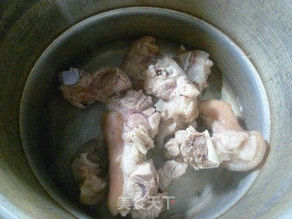 Peanuts, Lotus Seeds and Trotters Soup recipe