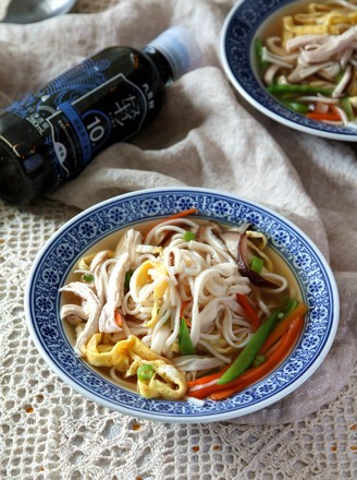 Five-color Shredded Chicken and Fish Noodle