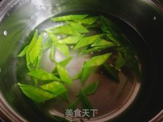 Fried Horseshoe Bamboo Shoots with Snow Peas recipe