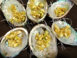 Steamed Baby Abalone with Garlic Vermicelli recipe