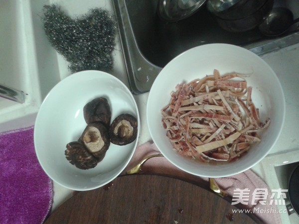 Squid and Mushroom Casserole Congee recipe