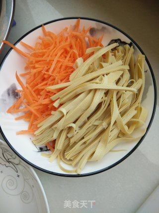 Stir-fried Bean Curd with Leek recipe