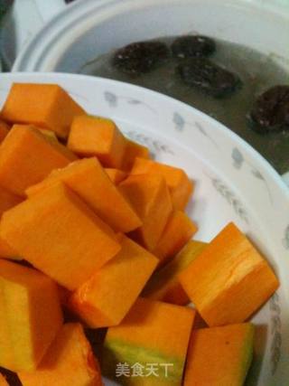 Pumpkin, Red Dates and Trotter Soup recipe