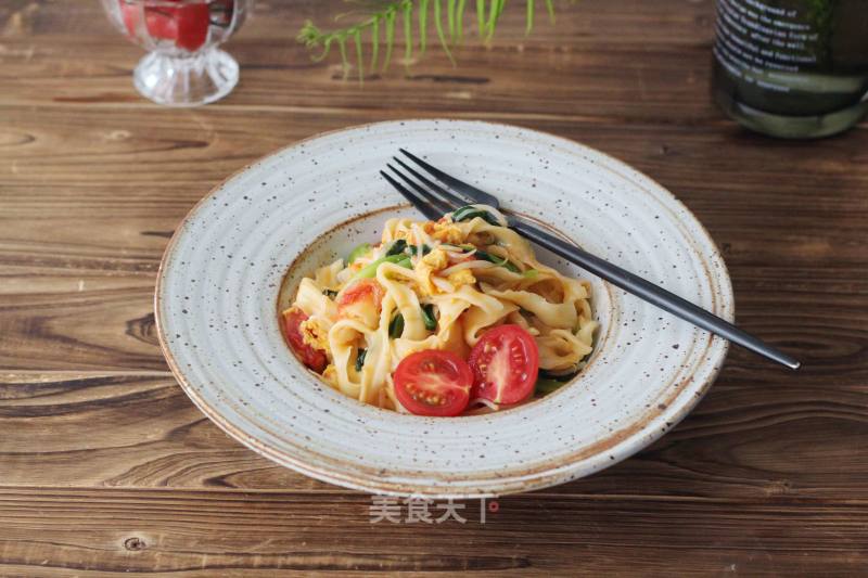 Stir-fried Noodles with Tomatoes and Eggs recipe