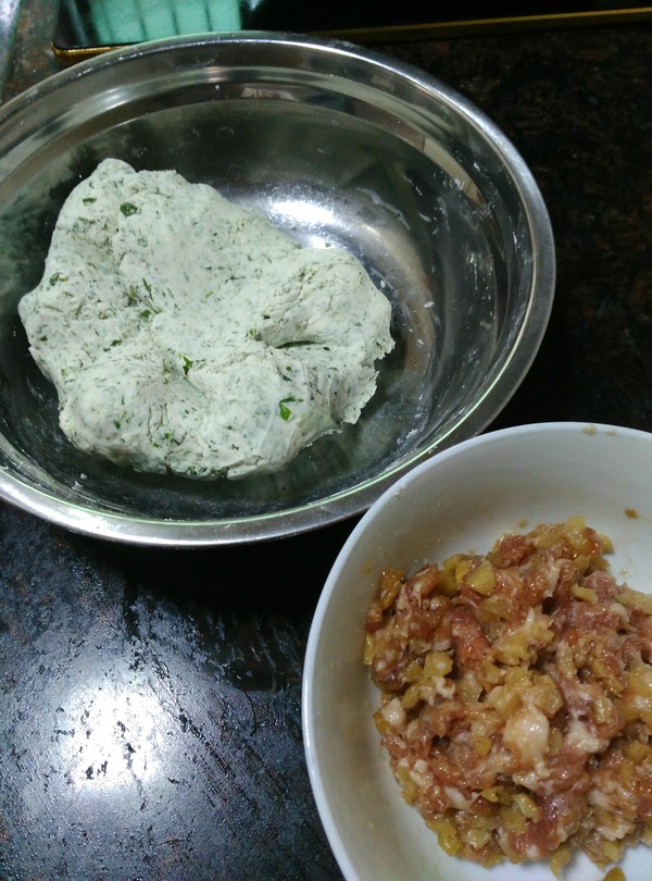 Salty Glutinous Rice Balls with Chinese Mugwort Leaves recipe