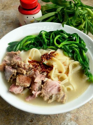 Noodles with Vegetables and Pork Bone Braised Noodles