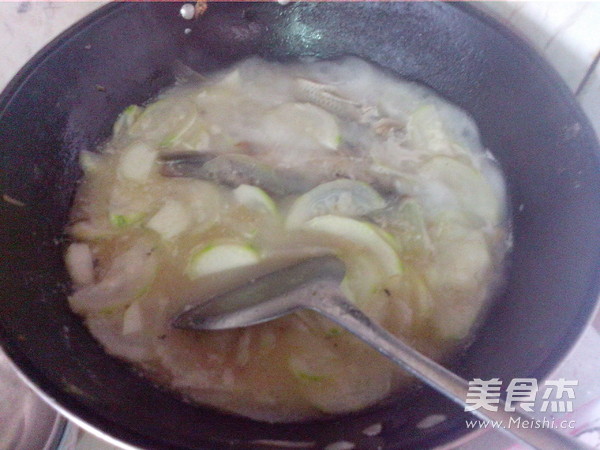 Zucchini Crucian Carp Soup recipe