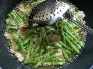 Braised Noodles with Beans and Meat recipe