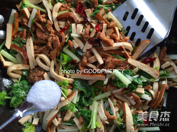 Get Rid of The "fat Monarch" Meal, Fried Pork with Dried Celery and Dried Seeds recipe