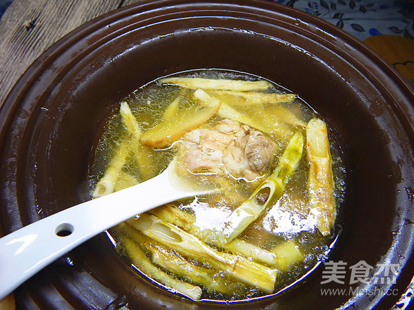 Bamboo Shoot Tip Stewed Big Bone Soup recipe