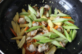 Fresh Scallops and Bamboo Shoots recipe