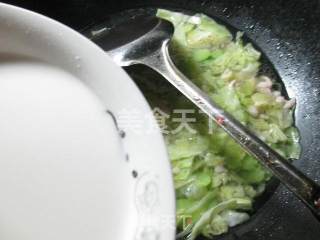 Shredded Pork, Cabbage and Broad Bean Soup recipe