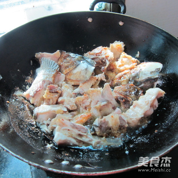 Boiled Fish with Green Onion and Perfume recipe