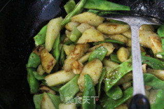 Braised Potatoes and Beans in Oil recipe