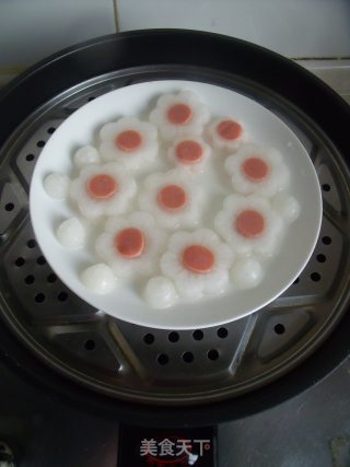 Ten Minutes to Let The Crystal Flowers Bloom on The Table-carrot Sausage Flower recipe