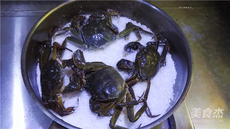 Salt-baked Hairy Crabs recipe