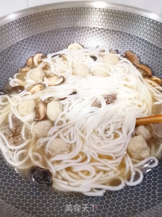 Beef Balls Boiled Rice Noodles recipe