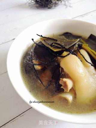 Stewed Trotter with Walnut Flower and Kelp recipe