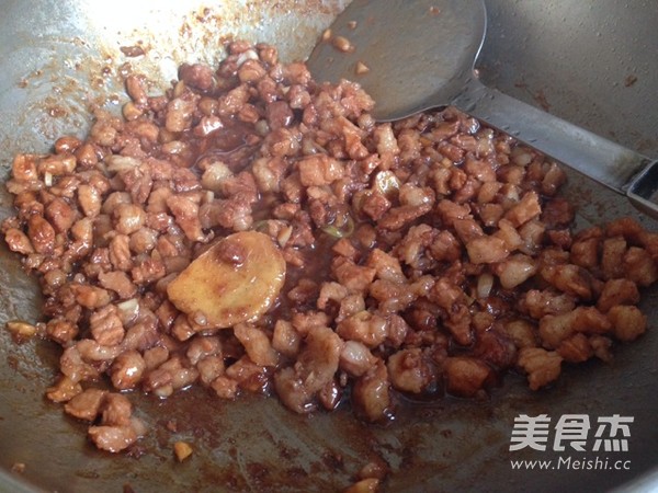 Barbecued Pork Bun with Honey Sauce is Made in A Pot recipe