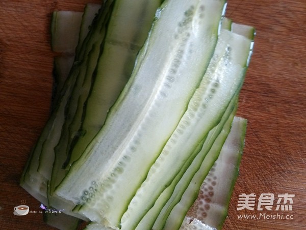 Cucumber Rolls with Salad Sauce recipe